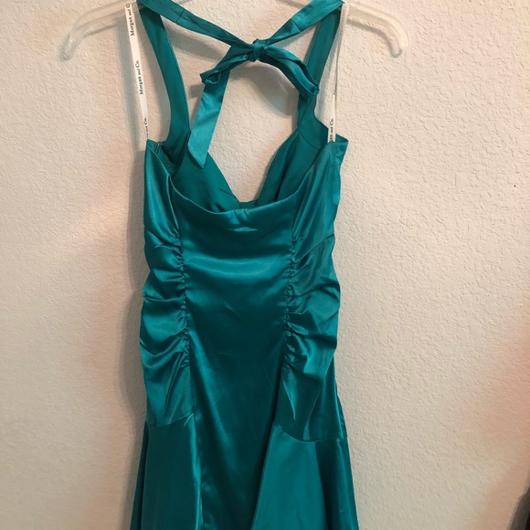 Semi formal dress - Picture 2 of 3